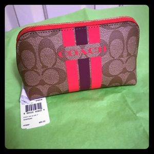 NWT 🌸 Authentic Coach make-up bag.